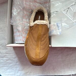 Size 8 brown lined clogs